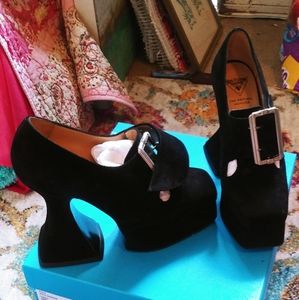 MEGA MUNSTER

ORIGINAL

BAROQUE PLATFORM HEEL